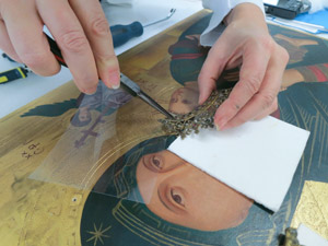 1-Detail-image-of-removing-crown-addition-from-previous-restoration